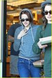 Kristen Stewart - Page 2 Th_17583_kristen-stewart-salad-bar-06_122_888lo