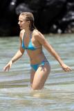 Kristen Bell - Bikini Candids - Hawaii - 18 giu 09 Th_07642_Kristen_Bell_in_a_Bikini_2_122_89lo