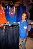 Alyssa Milano @ Erffnung von dem 1.Touch Laden (18 Apr 2009, New York) Th_99377_Alyssa_Milano-attends_the_grand_opening_of_Touch_Boutique_334_d_123_466lo