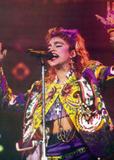 Madonna Live at concerts 1981 - 1999 Th_77895_erffhg0_122_988lo