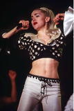 Madonna Live at concerts 1981 - 1999 Th_94601_holid7_122_999lo