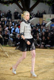 Chanel Paris SS/10 Fashion Show Th_45356_chanel__5257_122_190lo