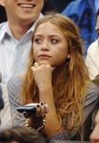 Mary-Kate & Ashley Olsen - Page 6 Th_06264_mka_16