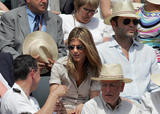 Jennifer Aniston - Page 3 Th_35896_Jennifer_Aniston_Roland_Garros_2006_French_Open__Finale_02