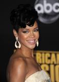 Rihanna - Page 2 Th_71117_celebs4ever_Rihanna_2008_American_Music_Awards_Arrivals_023_122_809lo