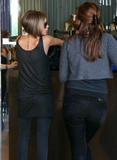 SHOPPING IN BEVERLY HILLS - 02/17/2007 Th_00011_BM_FP_VICTORIA_BECKHAM_003_2_122_49lo