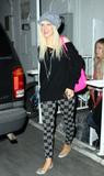 Christina Aguilera - Page 2 Th_44016_celebs4ever_Christina_Aguilera_Candids_Shopping_in_Hollywood_October_4th_2008_0012_122_695lo