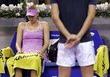 Maria Sharapova - Page 12 Th_29248_Maria_Sharapova_vs._Kim_Clijsters_WTA_Champs_2006_58_122_307lo