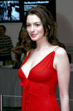 Anne Hathaway Th_48015_hathaway0253_122_402lo