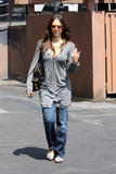 Photos candids - Page 13 Th_79626_jessica_alba_1151_122_1005lo