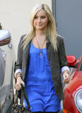 Ashley Tisdale ! Th_64830_celebrity-paradise.com-The_Elder-Ashley_Tisdale_2010-01-12_-_out_in_Studios_City_2157_122_477lo