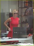 Victoria Beckham shopping in LA 29.04-07 Th_16995_victoria_beckham_wearing_all_red_14_122_833lo