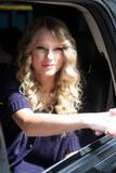 Taylor Swift - leaving ABC's The View in NYC,15.09.09. Th_59814_Robynfan01_-_Taylor_leaving_The_View_in_NYC_611_122_1133lo