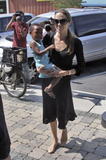 Angelina Jolie Th_54176_angelina_jolie_02_122_1185lo