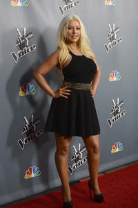 [Fotos+Videos] Christina Aguilera en la Premier de la 4ta Temporada de The Voice 2013 - Página 4 Th_985786133_Christina_Aguilera_17_122_335lo