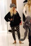 Christina Aguilera - Page 2 Th_44419_celebs4ever_Christina_Aguilera_Candids_Shopping_in_Hollywood_October_4th_2008_0044_122_1047lo