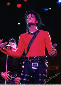 BAD WORLD TOUR  Th_39781_7_122_351lo