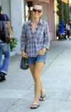 Christina Ricci - Short/Shorts, Los Angeles, 26ago09 Th_10694_r4_122_726lo