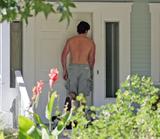 Tom Welling(Smallville) Th_20263_celebutopia_Tom_Welling_shirtless_with_his_laptop_141007_10_122_728lo