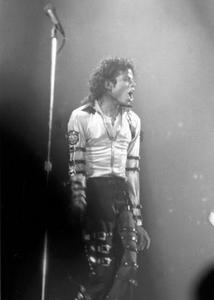 BAD TOUR VARIOUS  Th_54104_Michael_Jackson_1_122_54lo