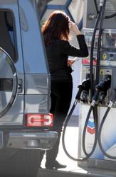 Nov 22, 2010 - Ashley Greene - At The Gas Station Th_12850_tduid1721_Forum.anhmjn.com_20101128094927009_122_490lo