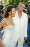 Victoria Beckham @ 2003 MTV Movie Awards 2003-05-31 (159x) Th_12763_celeb_city.eu_Victoria_Beckham_VMA_2003_39_122_91lo