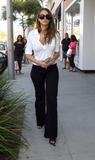 Photos candids - Page 12 Th_33800_jessica_alba_957_122_1027lo