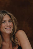 مكتبة صور Jennifer Aniston Th_19732_celebrity_city_Jennifer_Aniston_10_122_578lo