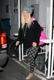 Christina Aguilera - Page 2 Th_44014_celebs4ever_Christina_Aguilera_Candids_Shopping_in_Hollywood_October_4th_2008_0013_122_772lo