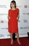 Event von 2009 Th_30293_Alyssa_Milano_arrives_at_the_Children_Mending_CELEBUTOPIA_ISA_04_122_635lo