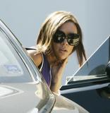 VB out in L.A. after visiting Nikki Chapman @ her house Th_58724_celeb-city.eu_Victoria_Beckham_out_and_about_in_LA_01_123_662lo