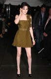 Kristen Stewart - Page 4 Th_14820_Kristen_Stewart_TTS_New_Moon_premiere_NYC_191109_001_122_979lo