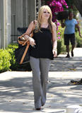 Hilary Duff Th_41491_hilary_duff_01014_122_1062lo