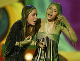 Mary-Kate & Ashley Olsen - Page 6 Th_53582_celebrity_city_city_Mary_Kate_Olsen_13