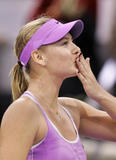 Maria Sharapova - Page 12 Th_29427_Maria_Sharapova_vs._Kim_Clijsters_WTA_Champs_2006_69_122_465lo