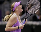 Maria Sharapova - Page 12 Th_28839_Maria_Sharapova_vs._Kim_Clijsters_WTA_Champs_2006_29_122_347lo