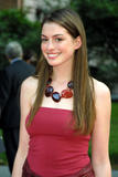 Anne Hathaway Th_48472_hathaway0275_122_530lo