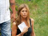 Jennifer Aniston - Page 4 Th_04700_4_122_976lo