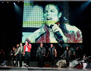 HISTORY TOUR  Th_91247_7_122_213lo