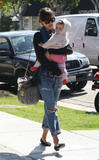 Jessica Alba Th_53610_C4E_Jessica_Alba_and_her_daughter_shopping_at_Bel_Bambini_in_West_Hollywood_CA_February_26_2009-15_122_355lo