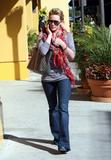 Hilary Duff Th_46421_celebs4ever_Hilary_Duff_Candids_in_Los_Angeles_October_11th_2008_035_122_1013lo