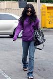 Vanessa u Hollywoodu Th_53414_celeb-city.eu_Vanessa_Hudgens_out_and_about_in_purple__in__Hollywood_08_123_1099lo