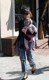 Jessica Alba Th_53561_C4E_Jessica_Alba_and_her_daughter_shopping_at_Bel_Bambini_in_West_Hollywood_CA_February_26_2009-14_122_1031lo