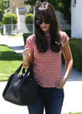 Jennifer Love Hewitt - Page 4 Th_97746_Preppie_Jennifer_Love_Hewitt_out_and_about_27_122_260lo