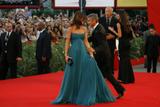 Elisabetta Canalis - 'The Man Who Stare at goats'  Red Carpet, Venezia, 08set09adds hq Th_69237_Elisabetta_Canalis_The_Men_Who_Stare_At_Goats_premiere_66th_Venice_FF_080909_037_122_636lo