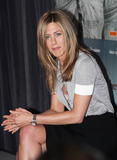 Jennifer Aniston - Page 3 Th_08421_janiston11