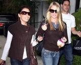 Photos des filles ensemble (hors srie) - Page 11 Th_85806_celebutopia_Eva_Longoria_and_Nicolette_Sheridan_went_shopping_during_writer_strike_at_Express_in_Hollywood_081107_17_122_731lo