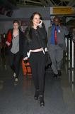 Lindsay Lohan - Page 6 Th_58497_celebrity_paradise.com_TheElder_LindsayLohan2010_04_11_arrivingatJFKairport11_122_231lo