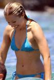 Kristen Bell - Bikini Candids - Hawaii - 18 giu 09 Th_07660_Kristen_Bell_in_a_Bikini_8_122_552lo