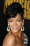 Rihanna - Page 2 Th_70706_celebs4ever_Rihanna_2008_American_Music_Awards_Arrivals_004_122_580lo